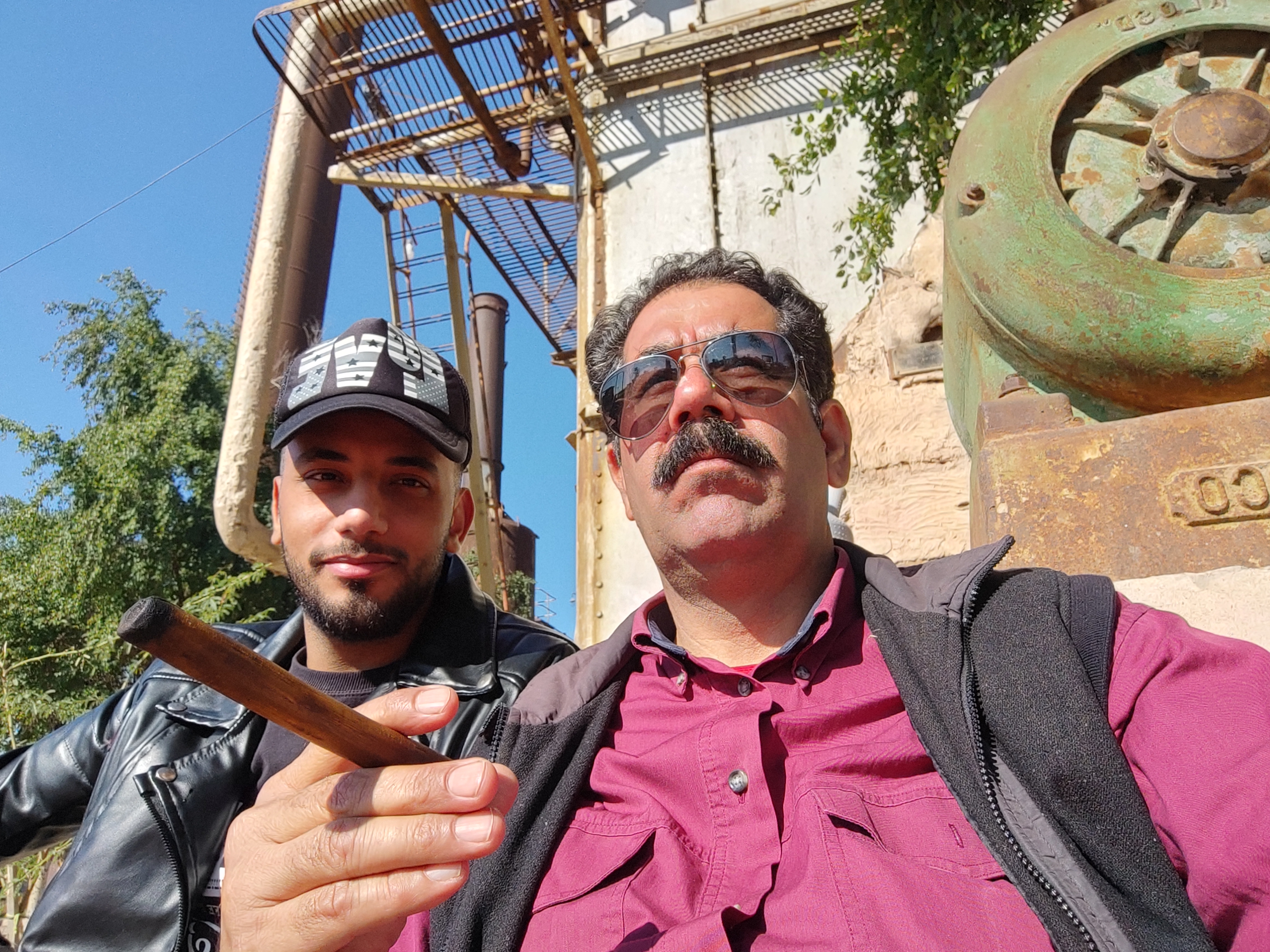 بازیگر کاظم بنی تیم معروف به (نقش صدام حسین ) و کار آموز محمد علی بالدی