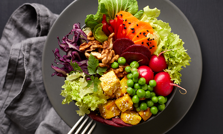 چگونه یک وعده گیاهی کامل درست کنیم؟ نگاهی انسانی، اخلاقی و مستند به تغذیه مبتنی بر گیاه