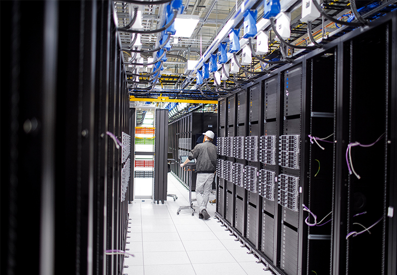 بررسی کامل ادیشن‌های ویندوز سرور و مزایای لایسنس اورجینال