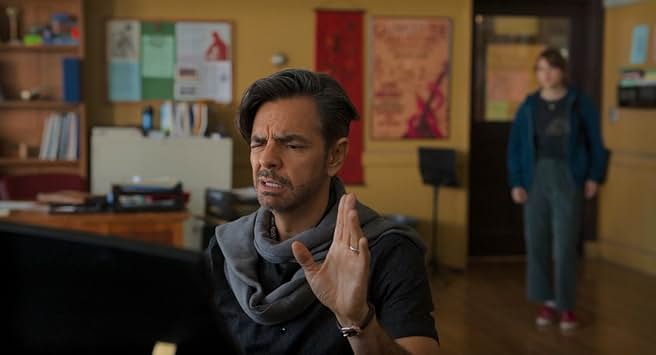 میزانسن کلاس، نشان از عجیب بودن آقای وی دارد