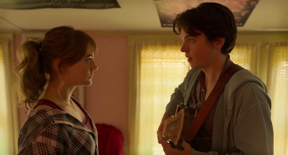 نور ملایم و قرمز رنگ روی صورت روبی و مایلز