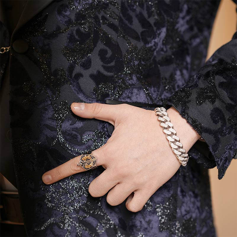 نمونه ای از طراحی لباس و جواهر توسط میثم شکری ساز