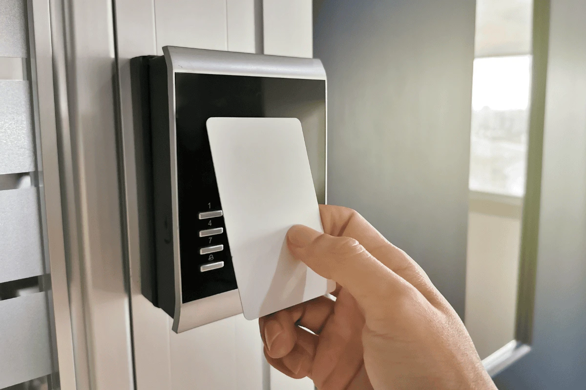 دستگاه اکسس کنترل با کارت