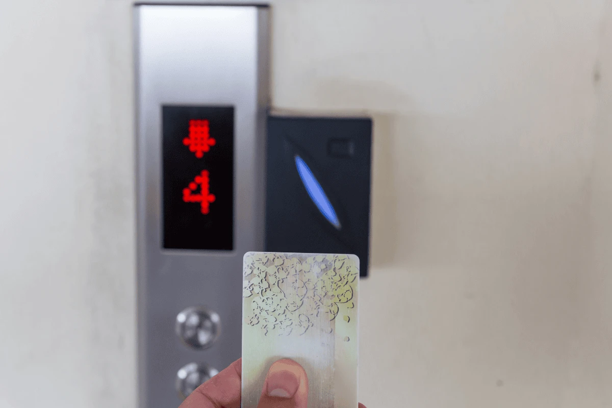 دستگاه اکسس کنترل آسانسور با کارت