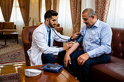 ویزیت متخصص قلب و عروق در منزل؛ راحتی، دقت، اطمینان