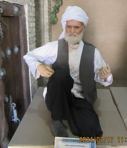 استاد حاج قربان نوازنده چیره دست دوتار