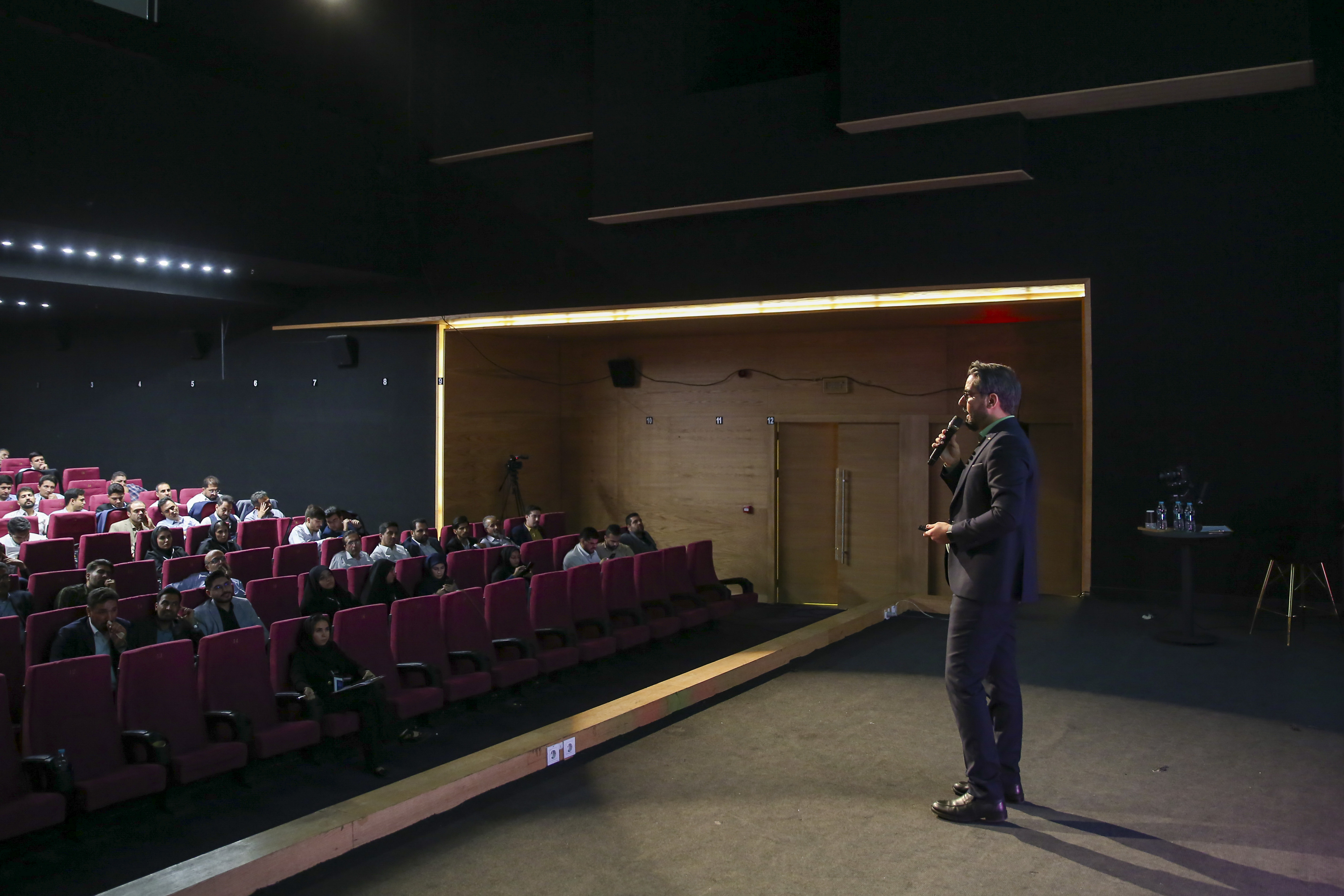 چالشهای فراروی روابطعمومی صنعت فولاد ایران | گفتوگوی نبض بازار با دکتر احسان طاهری حاجی وند