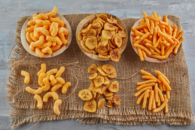 پفک یا اسنک های میوه خشک