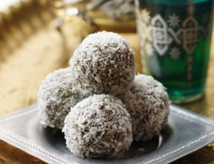 میشه این شکلی هم درست کنید و اگر رژیم هستید میتونید با شکلات تلخ تزیین کنید