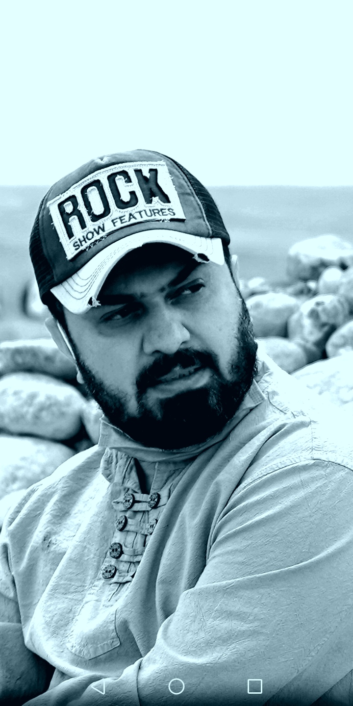 یاسر احمدی تهیه کننده و کارگردان