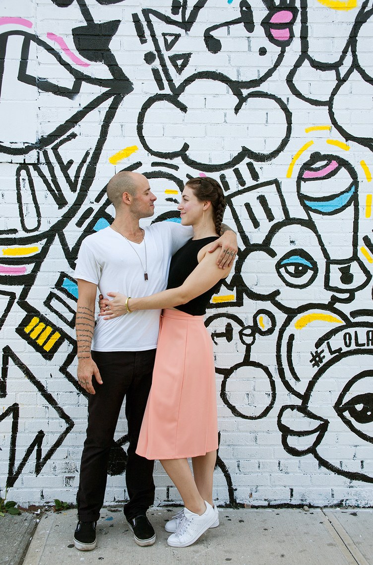 Valerie Fischer.
Lola Blu :گرافیتی