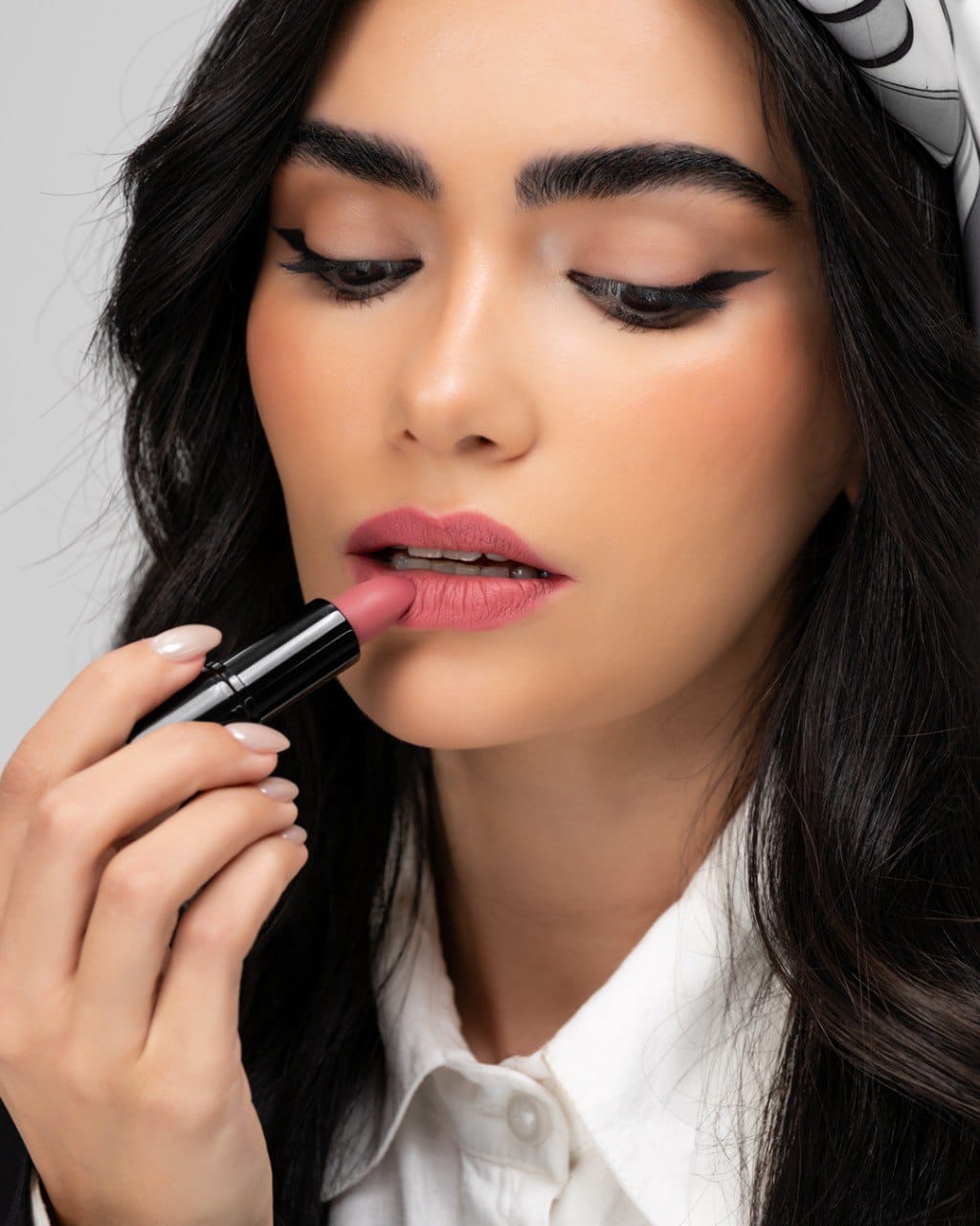 رژ لب صورتی کالباسی آموتیا