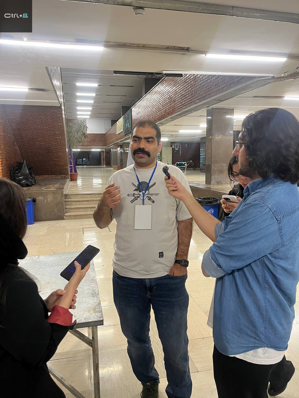 دانیال بهزادی برگزار کننده جشن انتشار دبیان ۱۳