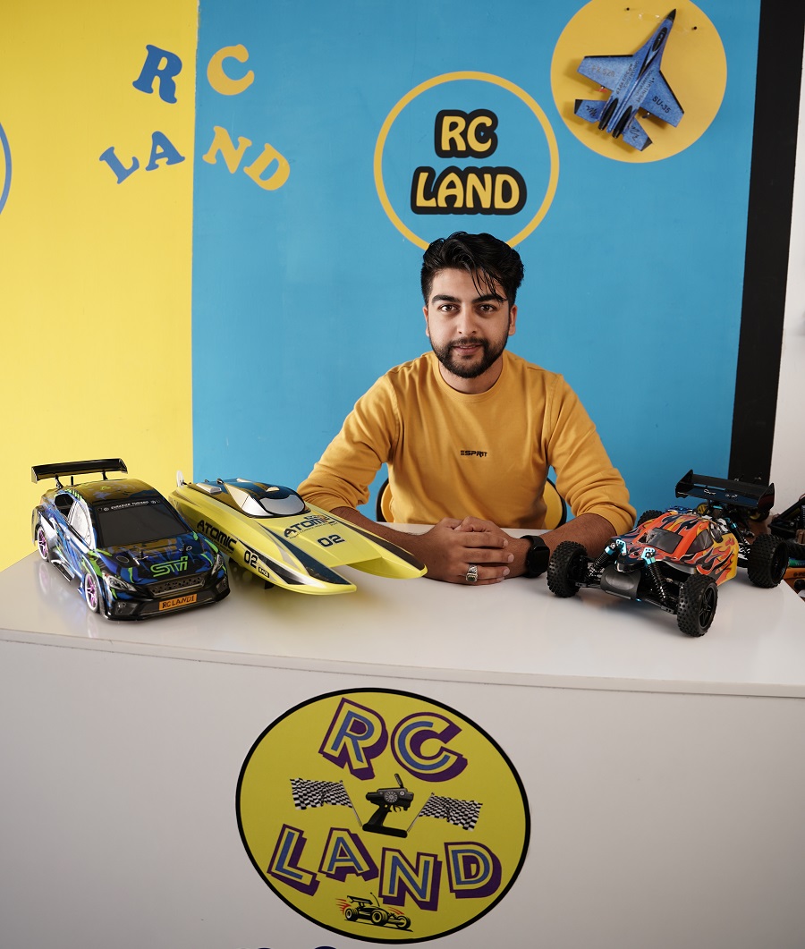 امیر شیخ زاده فروشگاه اسباب بازی آرسی لند