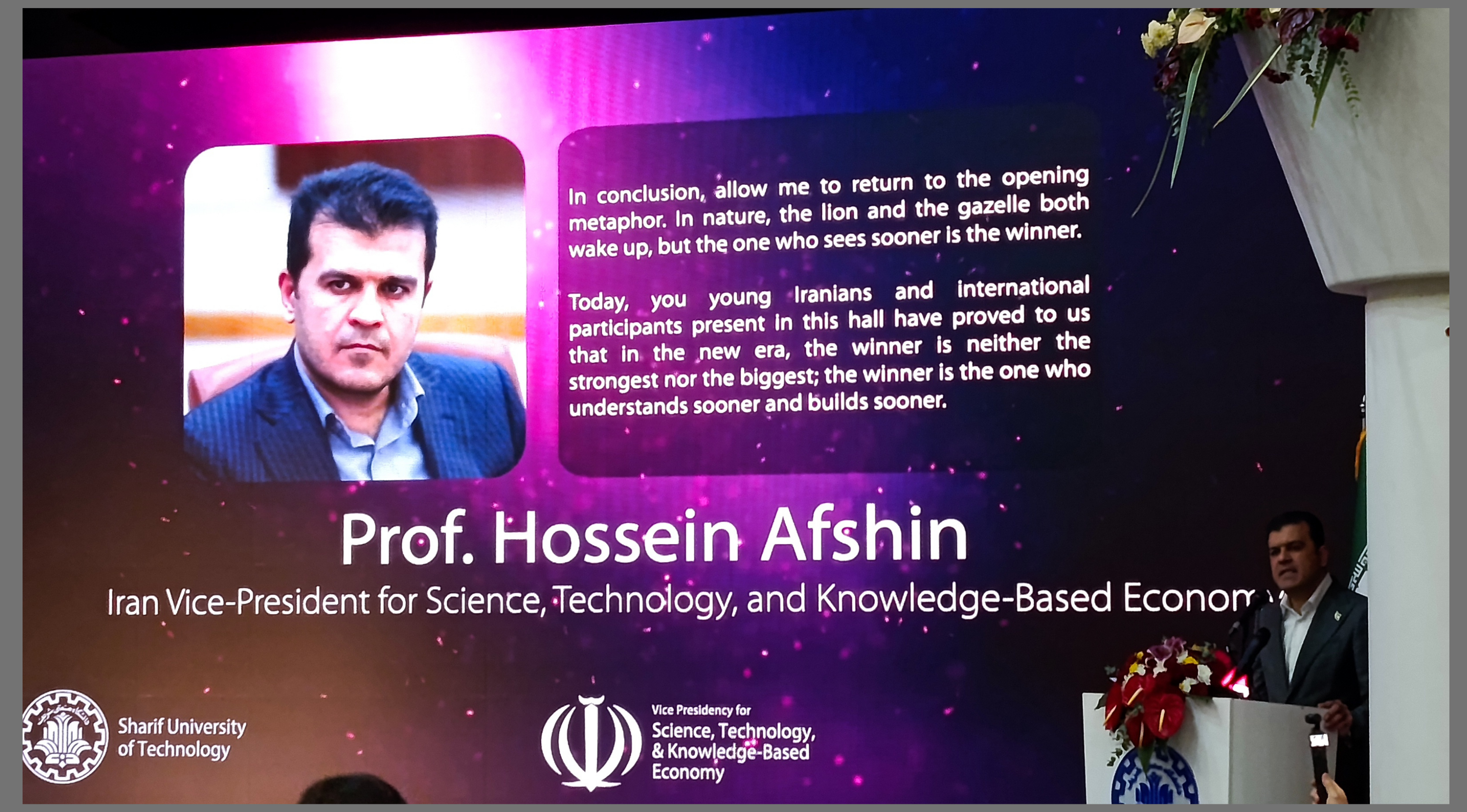 جناب پروفسور حسین افشین در مراسم اختتامیه مسابقات رایان - عکاس علیرضا مرادی