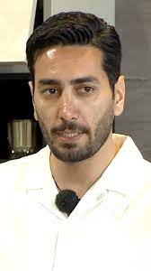 (از هرکسی که پوست بینی ضخیم داره عذر می‌خوام، ولی امیرحسین عشق ابدی نمونه خوبی برای این مدل پوسته!)