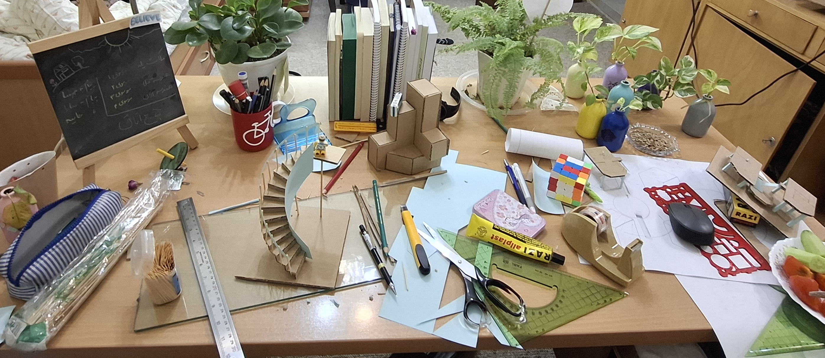 پله ساختم برای بالا رفتن. شایدم بالا رو باز کردن.