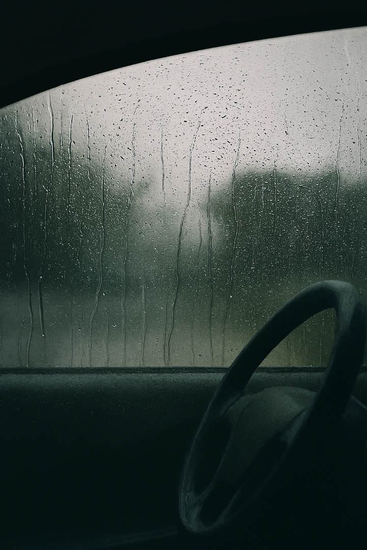 شیشه پنجره غم اشک بارون