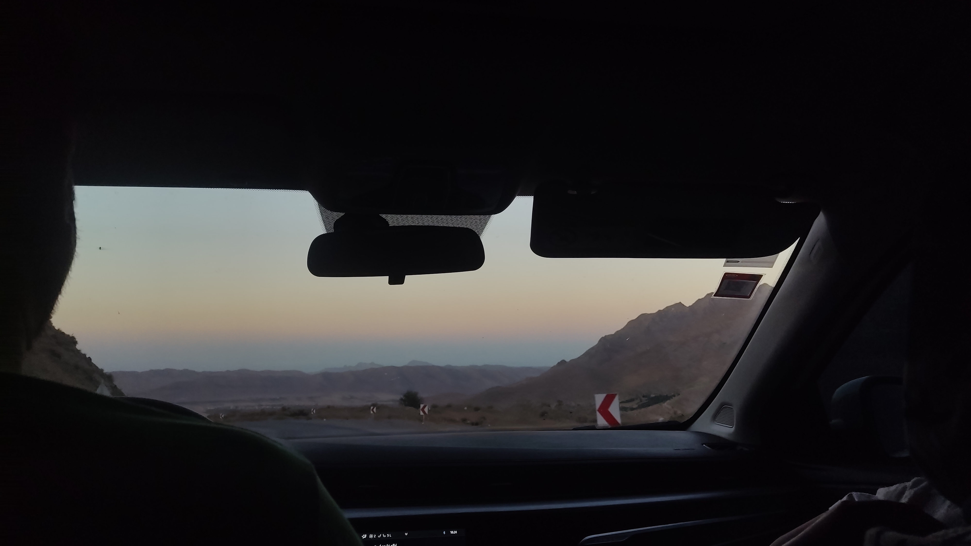 آسمان رو به غروب می رود و انرژی من هم رو به غروب است.