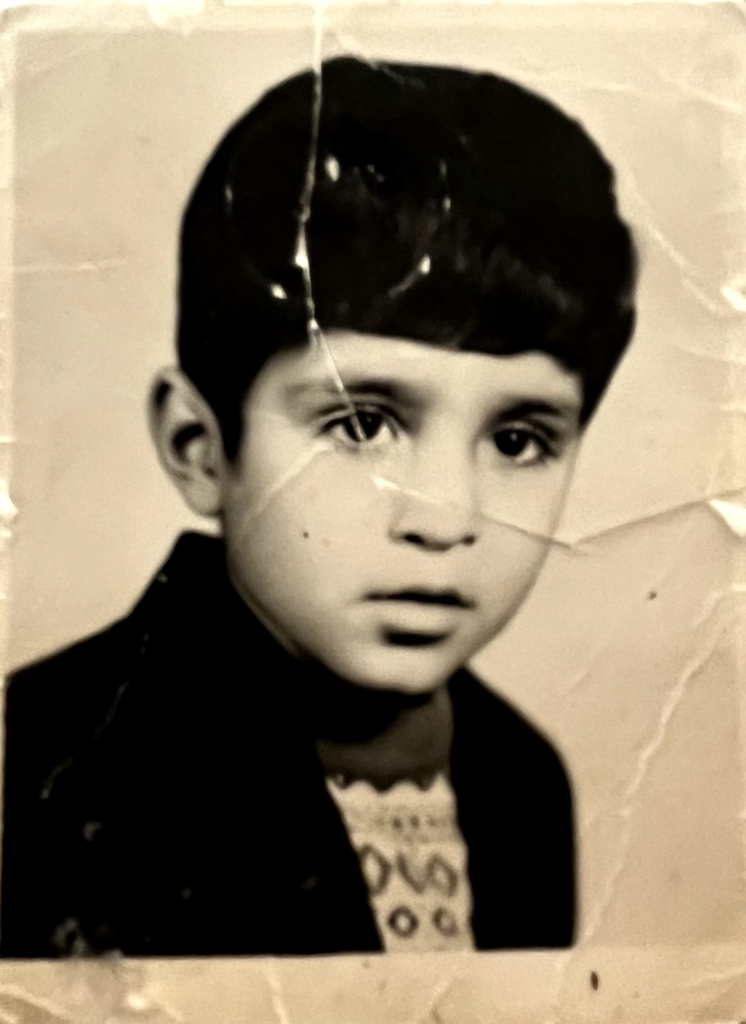 همیشه دوست داشت مرا با کت و شلوار و کراوات ببیند، منظم و آنکادر شده و اتو کشیده و با وقار، مثل یک نظامی کارکشته، همان شکلی که همیشه خودش بود.