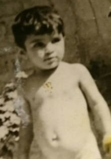 نگاه های شیفته ی کودکی های من در همه جا و در همه حال همیشه پیِ بابا سبیلوم می گشت