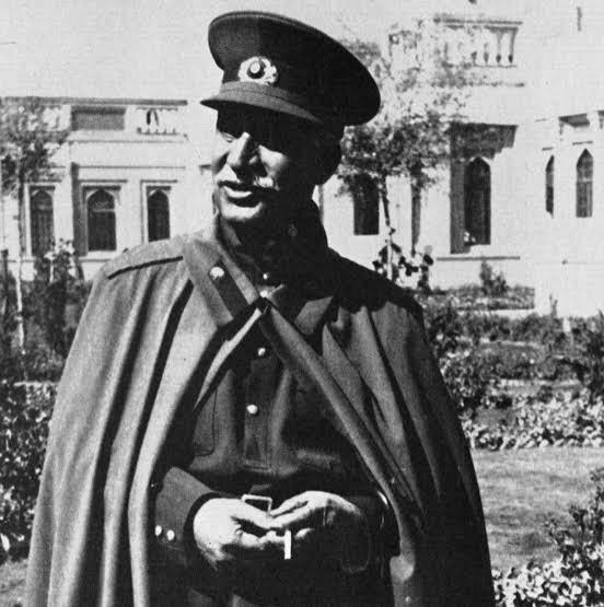 بابا سبیلو خدای کودکی های من بود و خدای جاودان بابا سبیلو رضا شاه بود