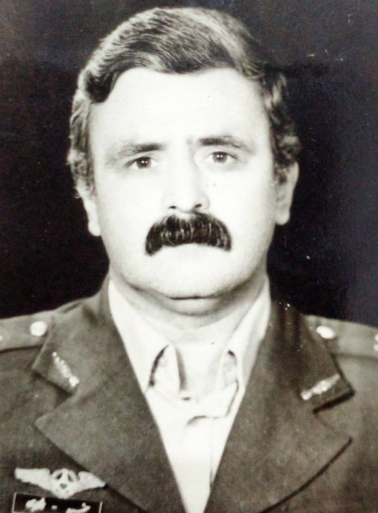 خسرو خان خوشگذران و خوش خنده ی فامیل، که در کودکی هام جانش بود و جان من