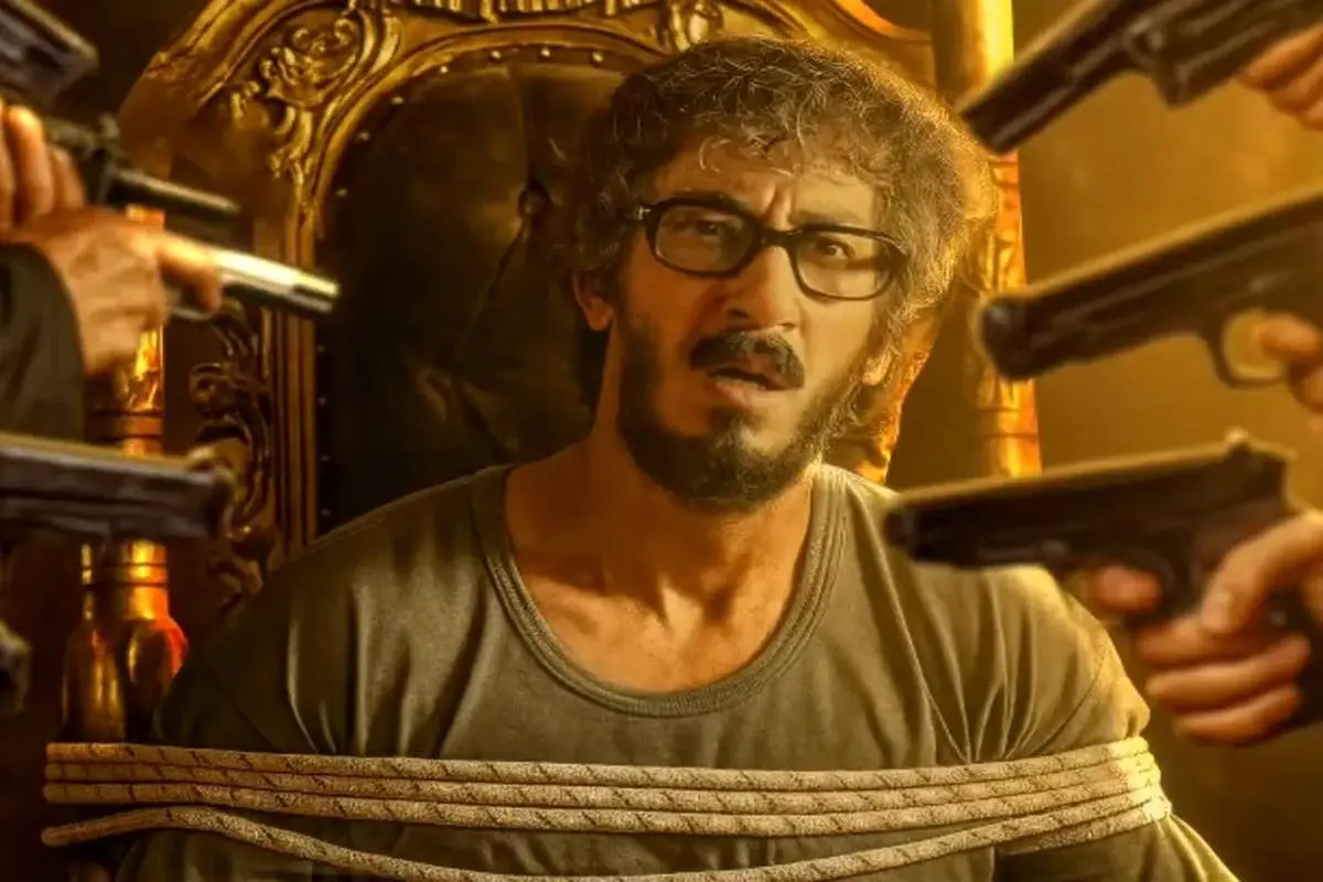 مرد عینکی محصول ساخت ۱۴۰۴