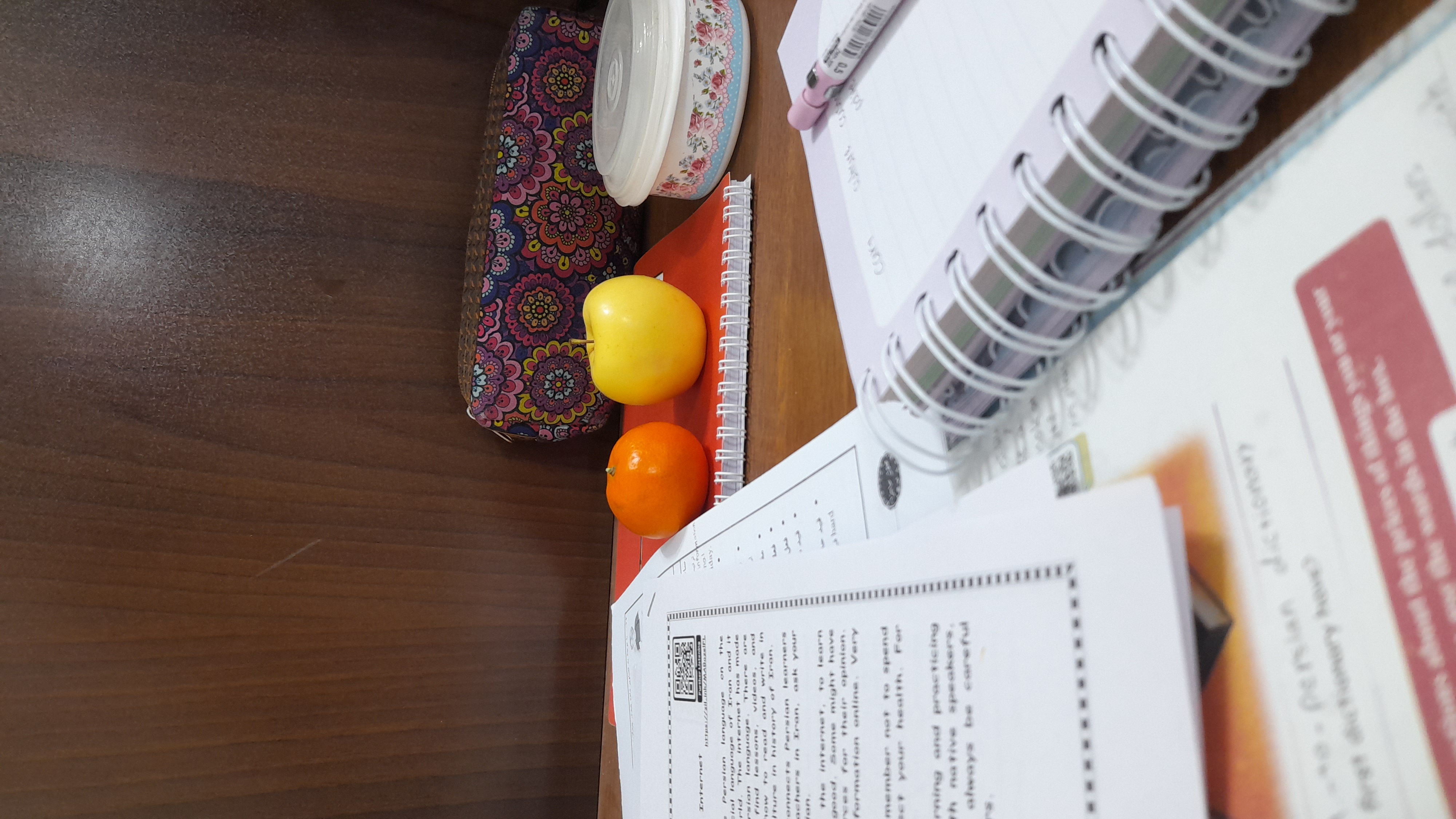 از طرفی بدون عکس بودن پست را دوست ندارم و از طرفی پیدا کردن عکس مناسب با کمک هوش مصنوعی و گوگل را نمیپسندم و نتیجه میشود چنین عکس های نامرتبط