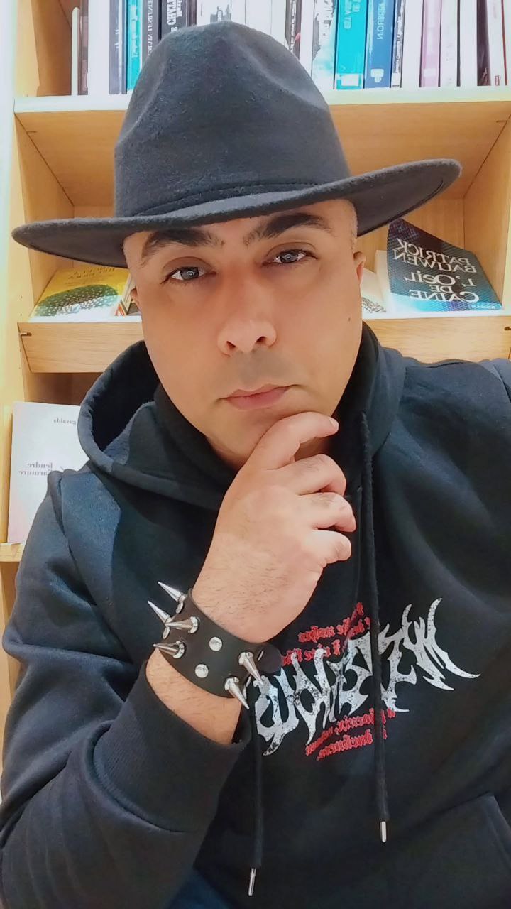 امین افضل‌پور با نام هنری "تاراز" متولد ۱۳۶۴/۹/۷ در دزفول؛ نویسنده، شاعر، بنیان‌گذار "سبک ادبی طراشعر"، نظریه‌پرداز "مراعات نظیر تصویری"، "استعاره دیداری"، "تقویت ایجاز" و "تغییر در کالیگرافی ادبی" است.