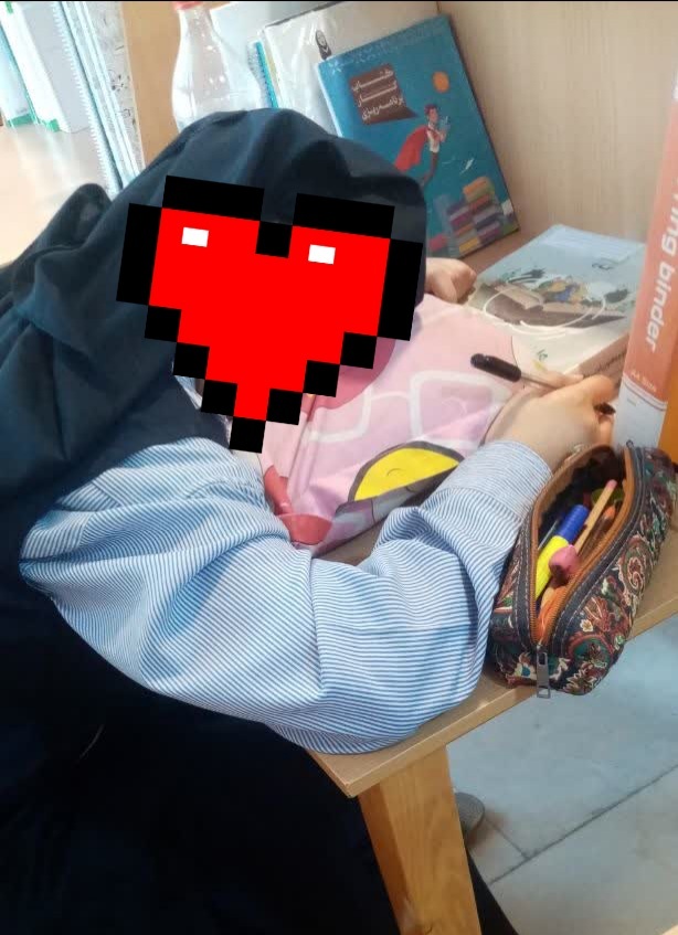 بالش و پتوم😁 البته یه کتاب قطور پر از تست هم همینکارو میکرد. وقتی چشماتو باز میکردی و میدیدی رد جلد کتاب رو صورتت افتاده و انگار روی بهترین تخت خوابیدی🥲