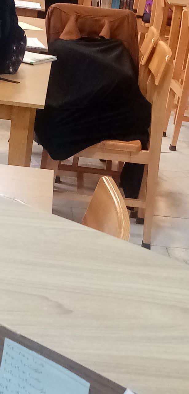 زیر اون چادر، یه آدمِ خوابیده نهفته