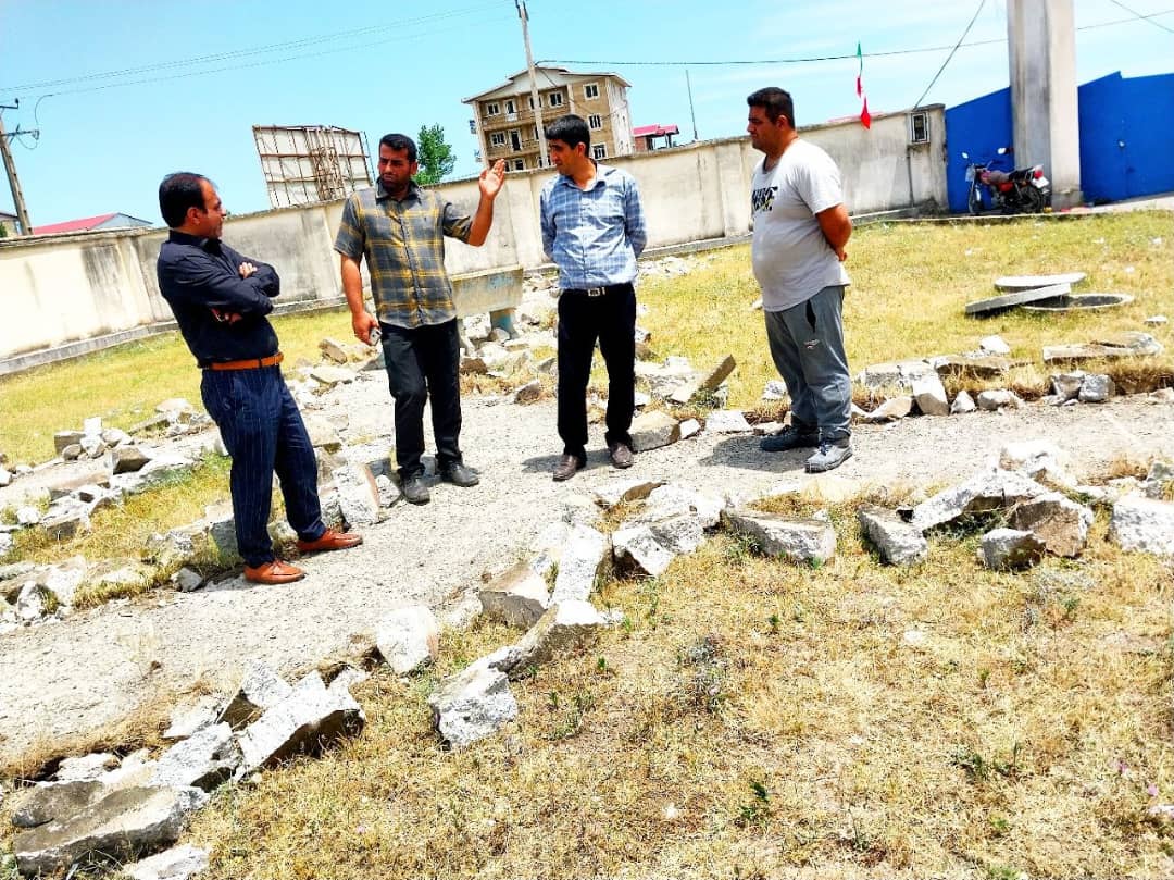 شروع چمن مصنوعی در ویزنه توسط مهدی درویشی و دکتر امیزی