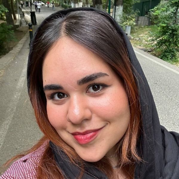 فاطمه استوار