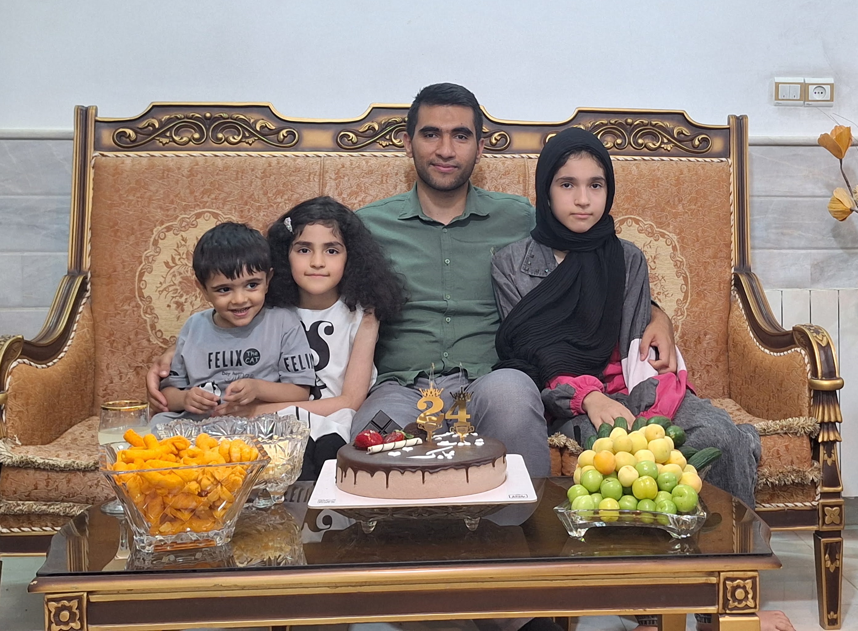 شهید امیرحسین حسنی اقتدار و برادرزاده هایش (نازنین فاطمه، مهرآگین فاطمه، امیرعلی)