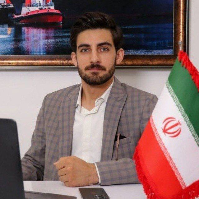 اولین عکس از من پس از حضور به عنوان مشاور تجاری آراد برندینگ در سال ۱۴۰۱