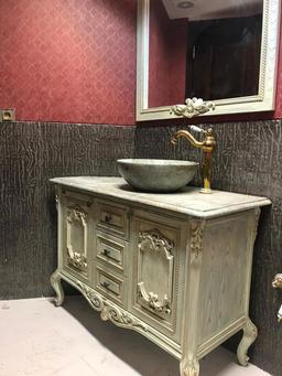 لمس طلا در سکوت خانه؛ وقتی آینه و سرویس بهداشتی لوکس تبدیل به حس می‌شوند