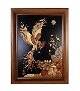 بازگشت سیمرغ؛ وقتی پتینه، حکاکی و ورق طلا تابلوهای چوبی خانه را به افسانه‌های ایران‌زمین پیوند می‌زند