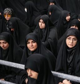 بآنویے از تبار آریایے