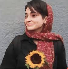 سروناز احمدی