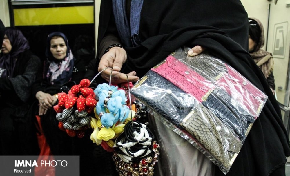 زنان دستفروش مترو تهران