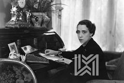 معرفی السا شیاپارلی