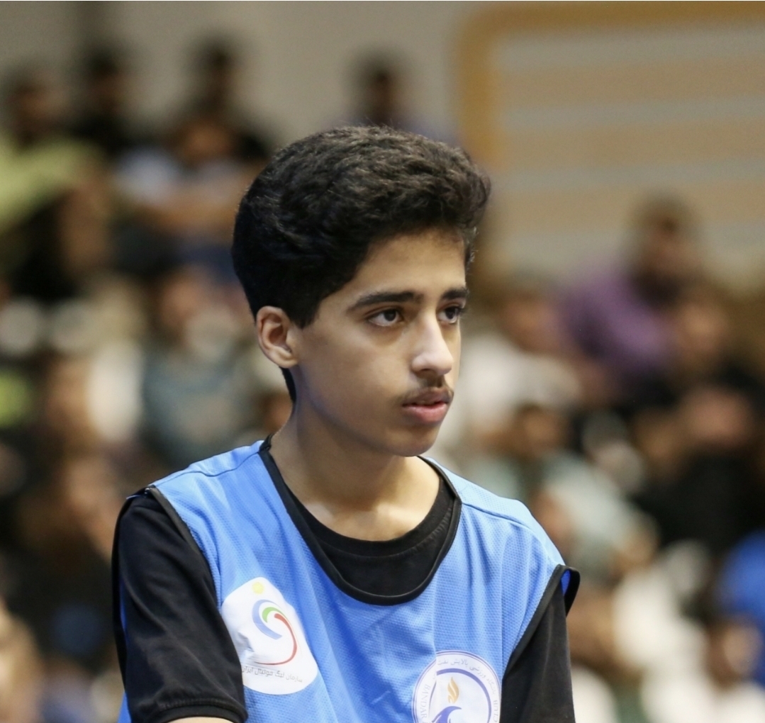 حسام سراحی در جریان دیدار پالایش نفت بندرعباس و جوادالائمه شهر کرد (عکس: محمد مهدی قدیمی)