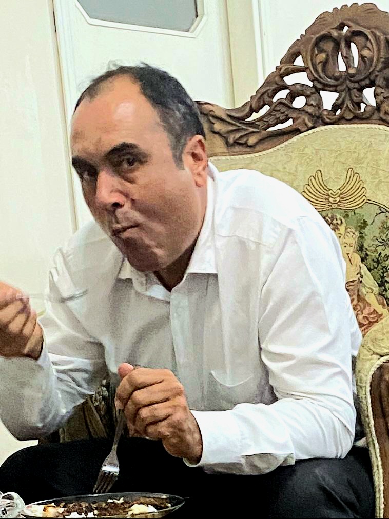 من میخورم شاید فردا کباب داغی نباشد یا بسته باشد.