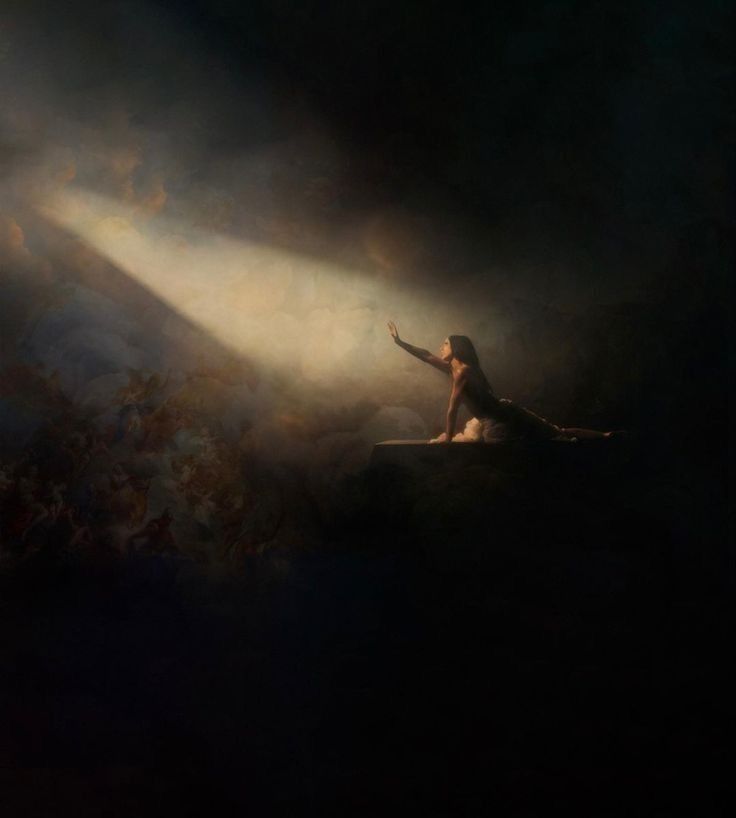 گاهی نور را نه برای نجات، بلکه برای یادآوری میخواهی؛ یادآوری اینکه هنوز زنده ای ، هرچند در مدار ویرانی ؛