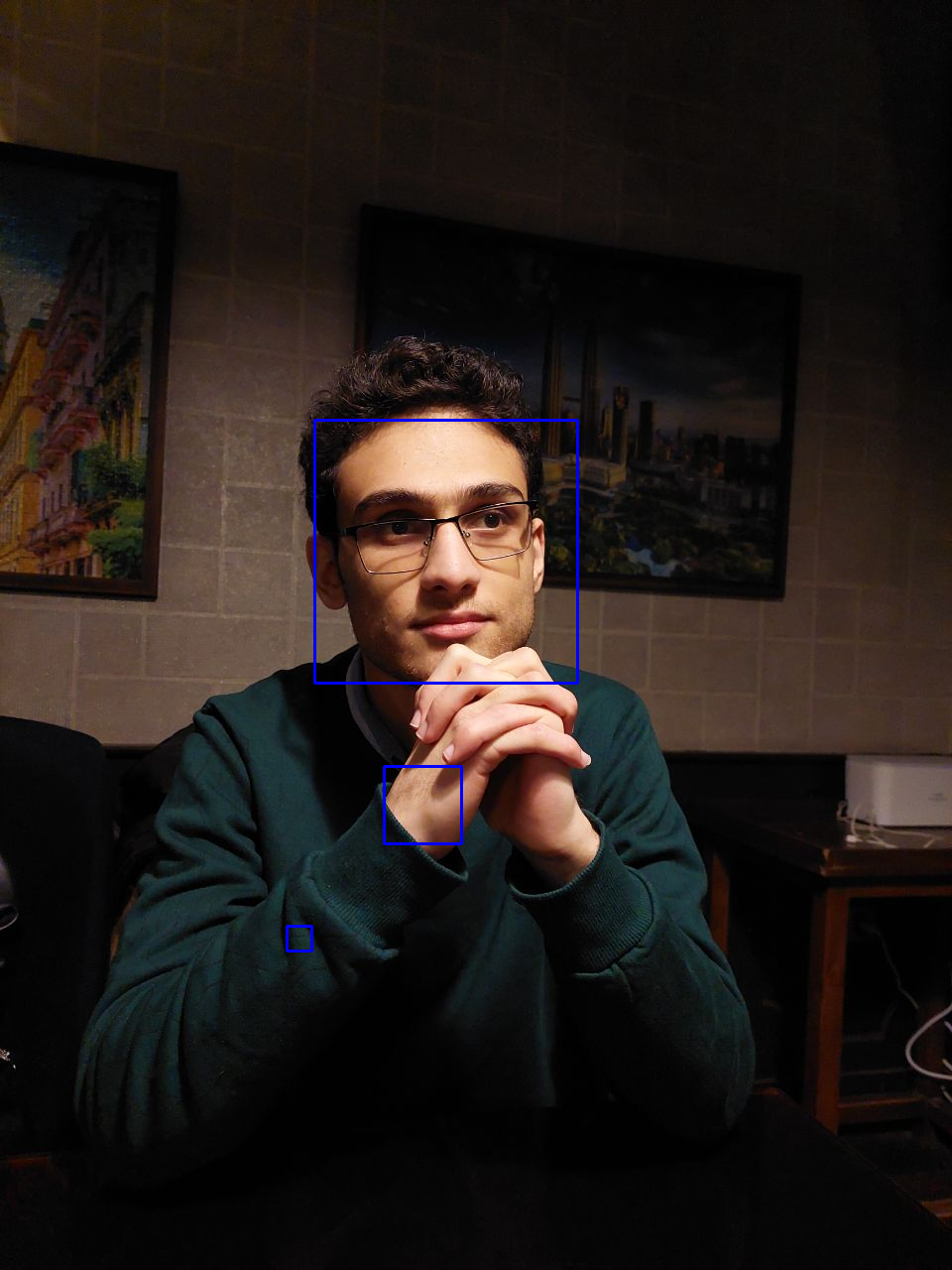 نمی دونم درباره اینکه مو دستم رو به عنوان چهره تشخیص داد چی فکر کنم…