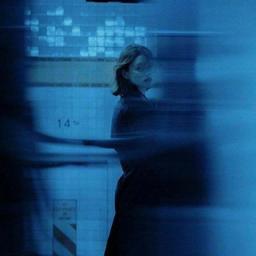 دخترک پاپیون قرمزی