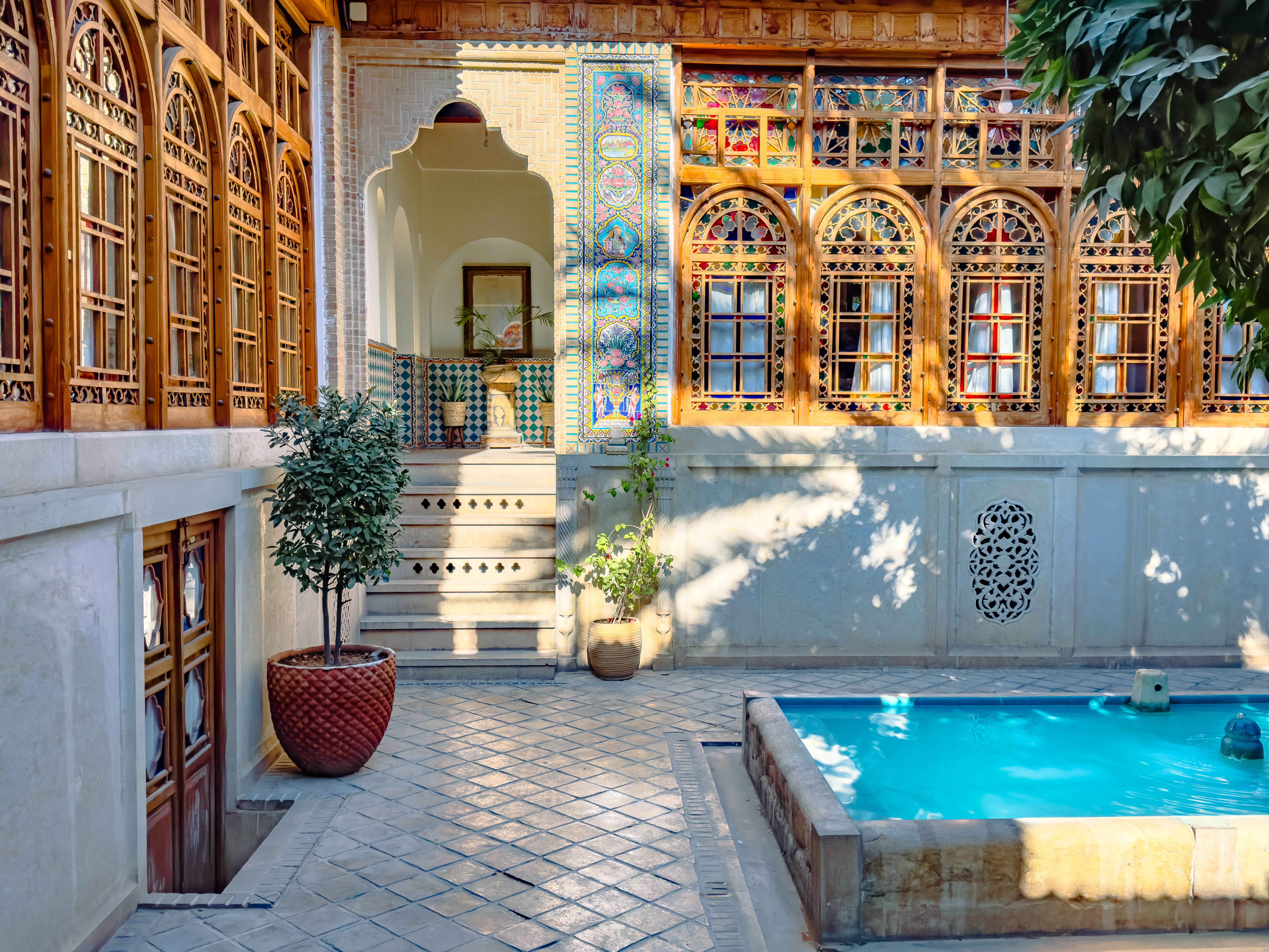 عکس حیاط بوتیک هتل سنتی ایرانمهر شیراز