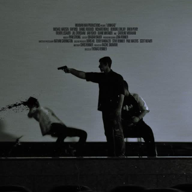 محمد حسین مومنی .بازیگر تئاتر که فعالیت خود را با تئاتر های بین مدارسی آغاز کرده .او با ساخت تئاتر هایی از قبیل ضیافت قابیل. شامآخر و خواب پشت پرده تواند در تئاتر پا بگذارد.وی از سن۱۲سالگی در تئاتر باغ آرزو ها به کارگردانی ابراهیم اردستانی توانست اولین بازی خود را روی صحنه تئاتر آغاز کند.خود با شعار «چرا من نه»کار خود را آغاز کرد.