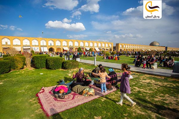 پیک نیک در میدان نقش جهان